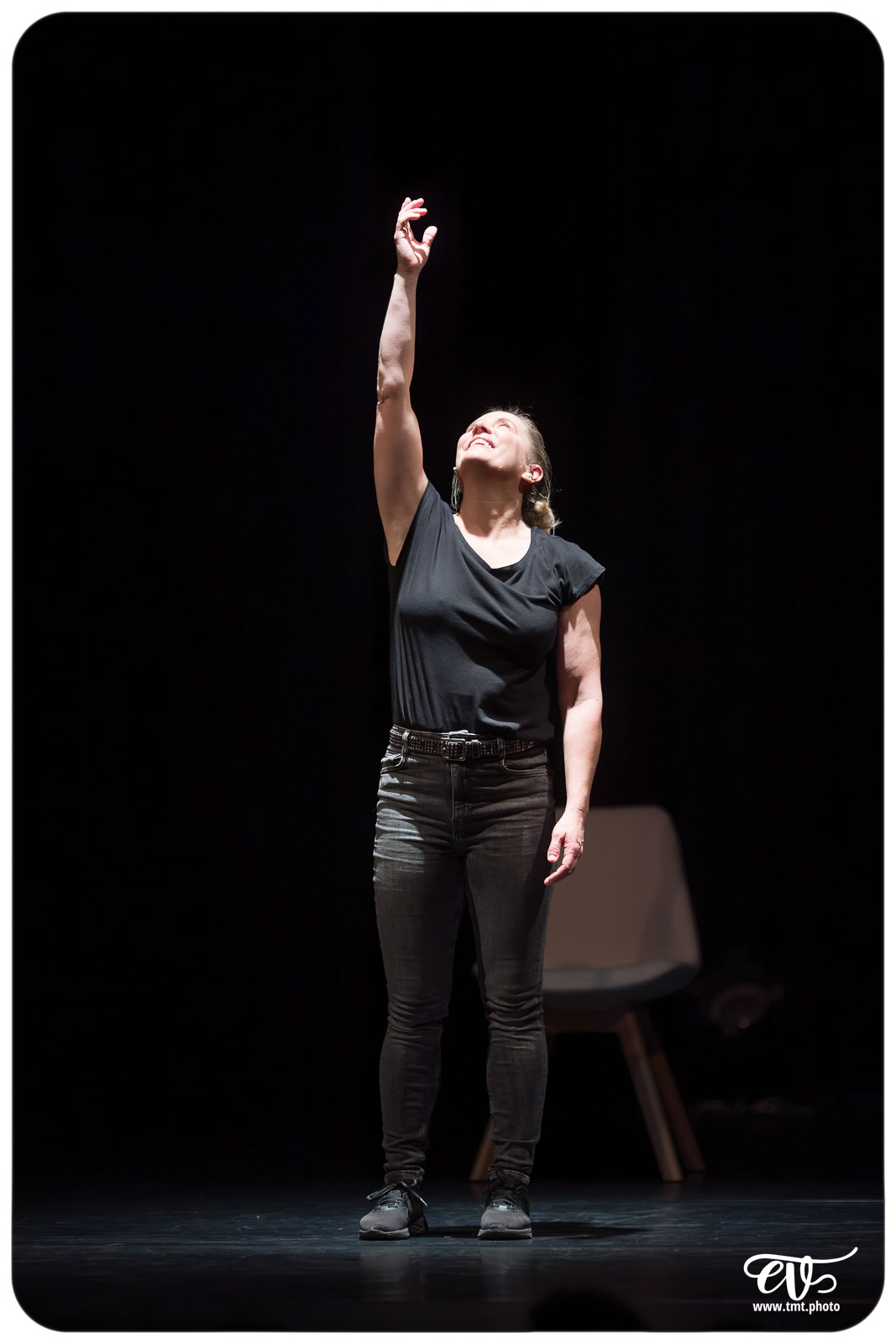 LES CHATOUILLES OU LA DANSE DE LA COLÈRE (ANDRÉA BESCOND)